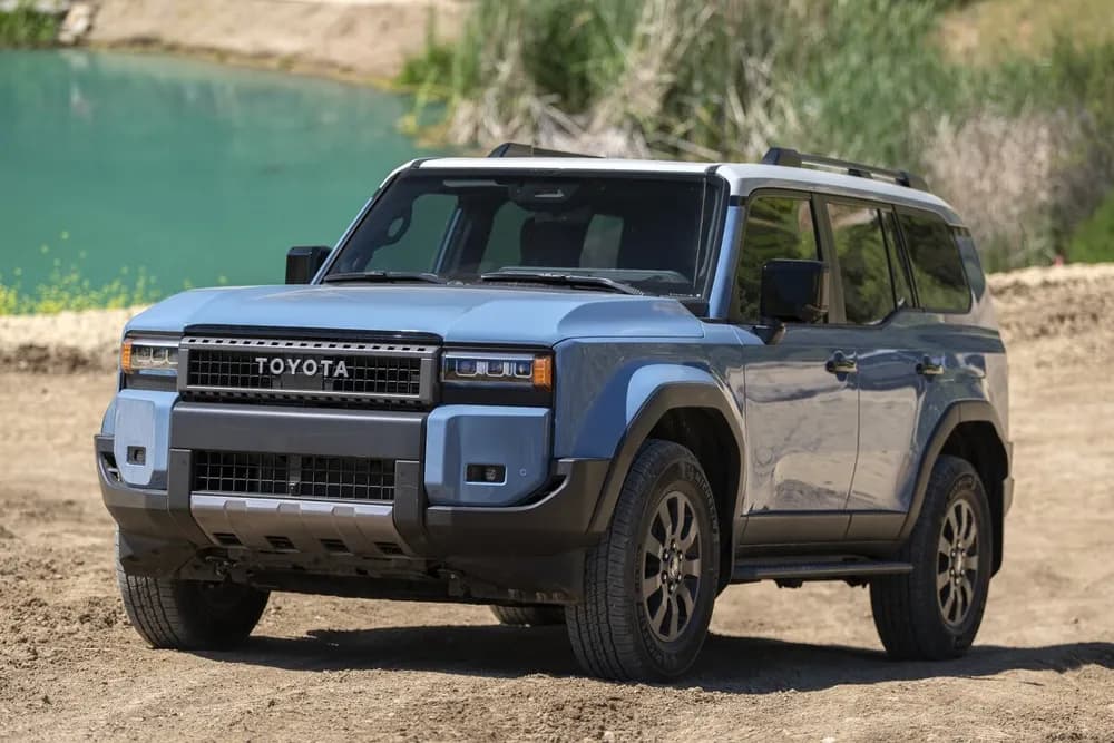 Ultimate Off-Road Showdown: Toyota Land Cruiser vs. Jeep Wrangler vs. Land Rover Defender
