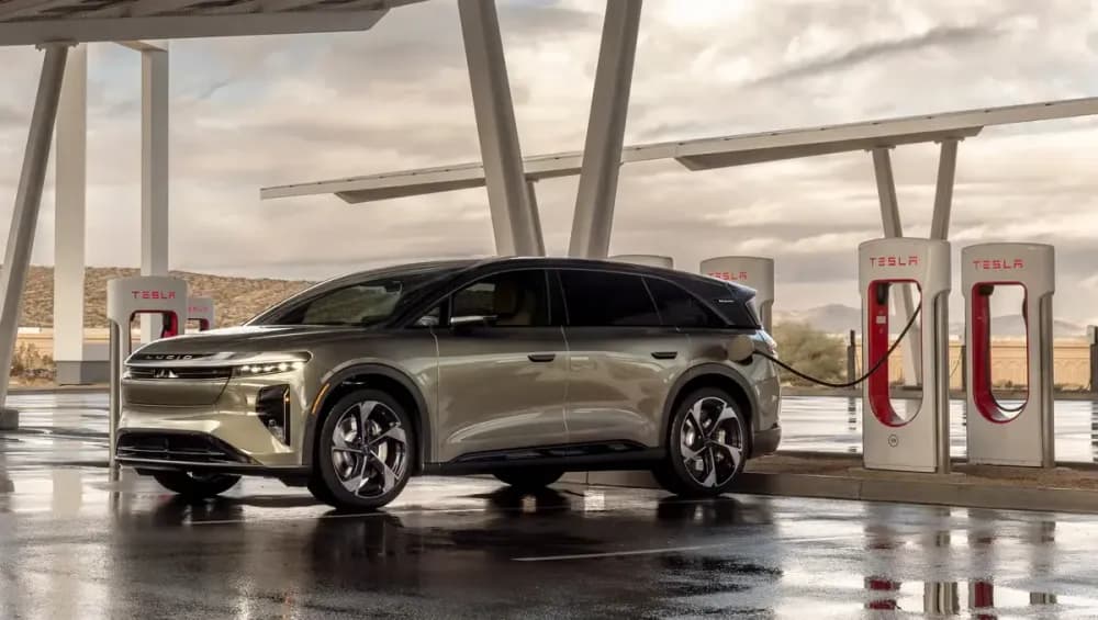 2025 Lucid Gravity SUV: Tesla Supercharger Access & Fast Charging Explained