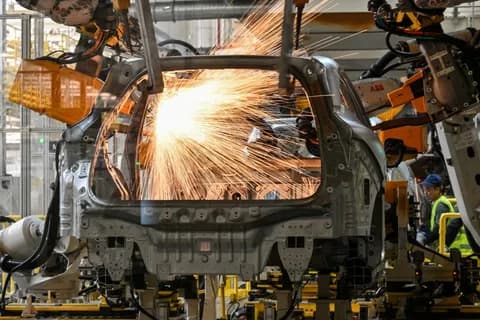 Abu Dhabi Invests in Auto Manufacturing, Promises 7,000 New Jobs
