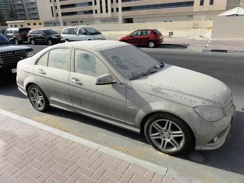 Dubai Municipality begins issuing fines for unclean vehicles
