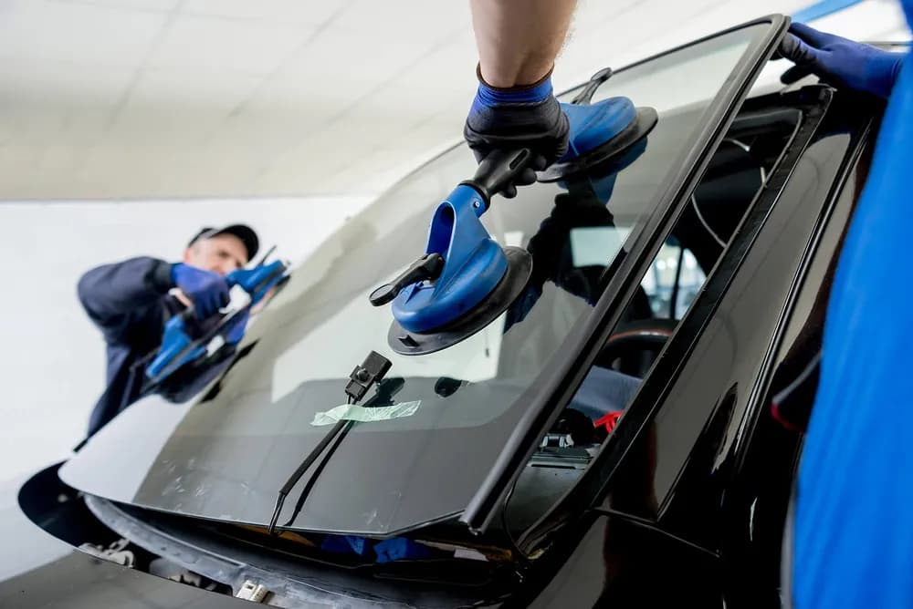 Windshield Crack Repair vs Replacement in the UAE: Your Complete Guide