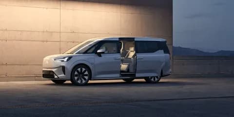 Patent Hints Suggest Volvo’s EM90 May Become a Hybrid Vehicle in the U.S.