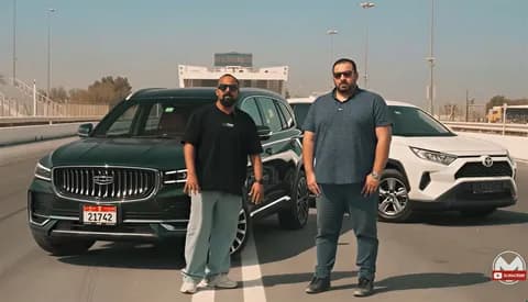 مقارنة جيلي مونجارو وتويوتا راف فور: الأداء، المواصفات، الاعتمادية وأسعار الدفع الرباعي في الخليج