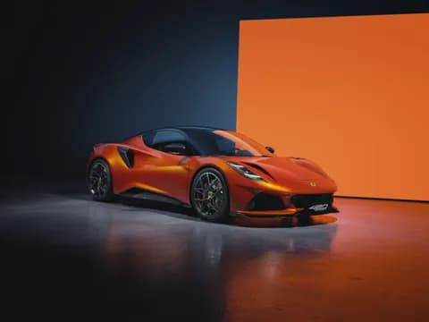 Lotus Emira 420 Sport Arrives in UAE With 416 HP and 300 km/h Top Speed