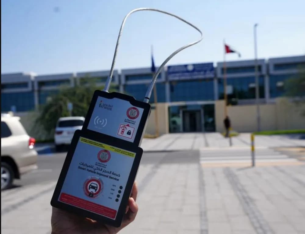 شرطة أبوظبي: 15 درهماً يومياً لخدمة الحجز الذكي للمركبات