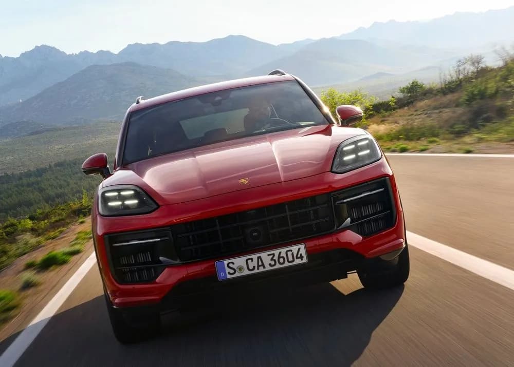 The New Porsche Cayenne GTS: Uncompromised Performance & Technical Suave