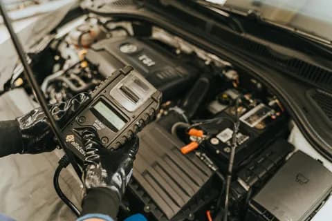 YallaMotor Tips: How to Extend Your Car’s Battery Life in Hot Weather